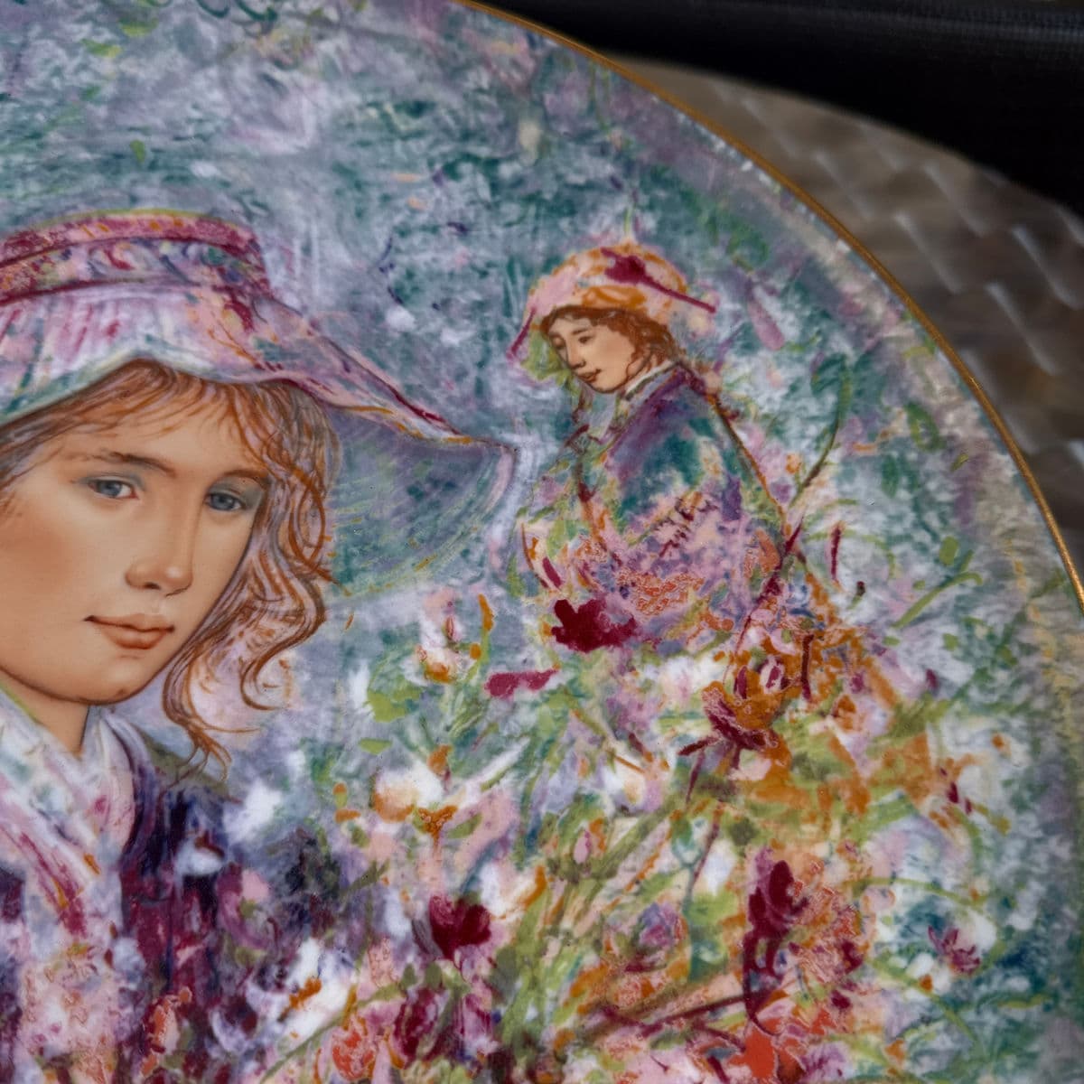 Circa 1977 Edna Hibel "Flower Girl of Provence" Limited Edition Collector's Plate - Thumbnail 4