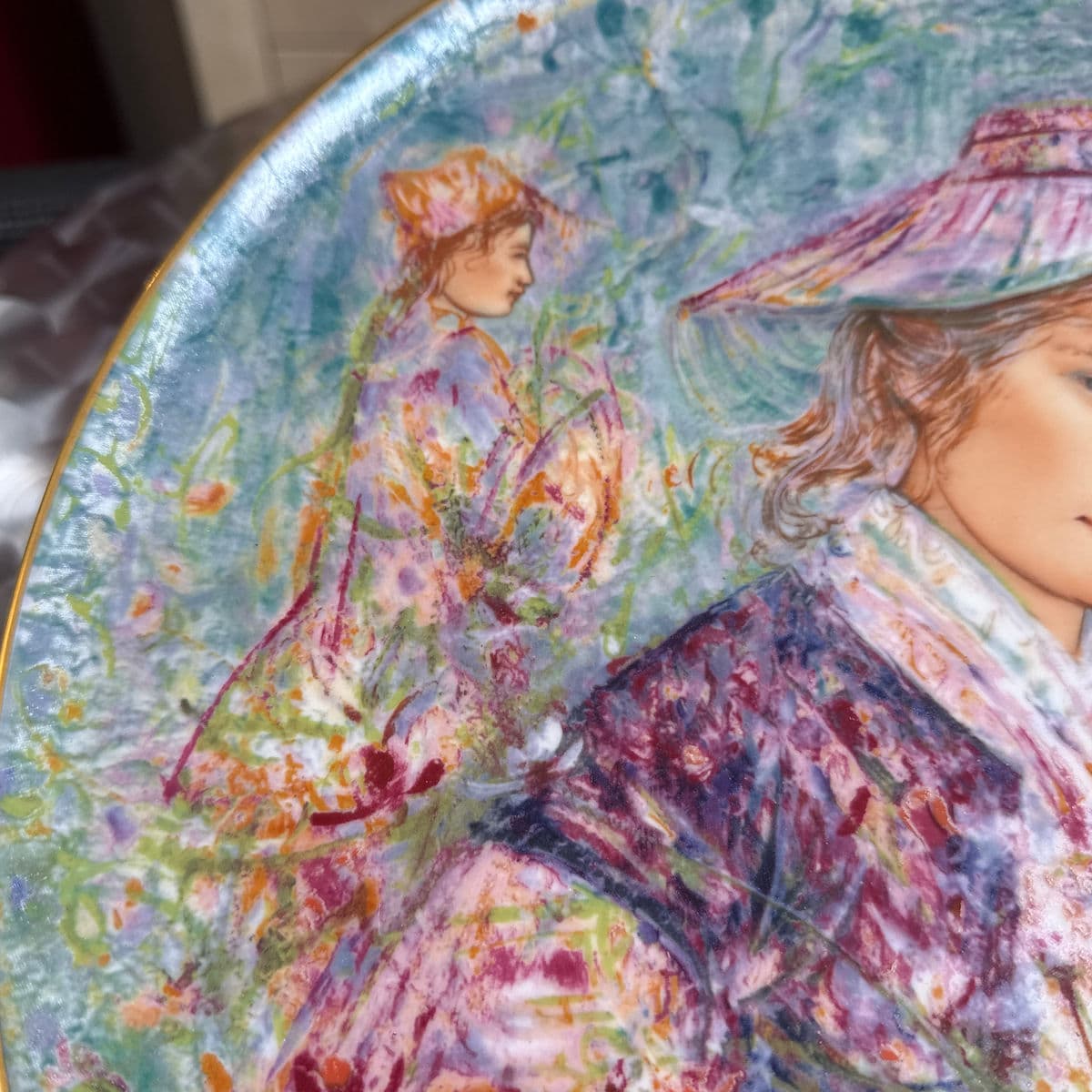 Circa 1977 Edna Hibel "Flower Girl of Provence" Limited Edition Collector's Plate - Thumbnail 5