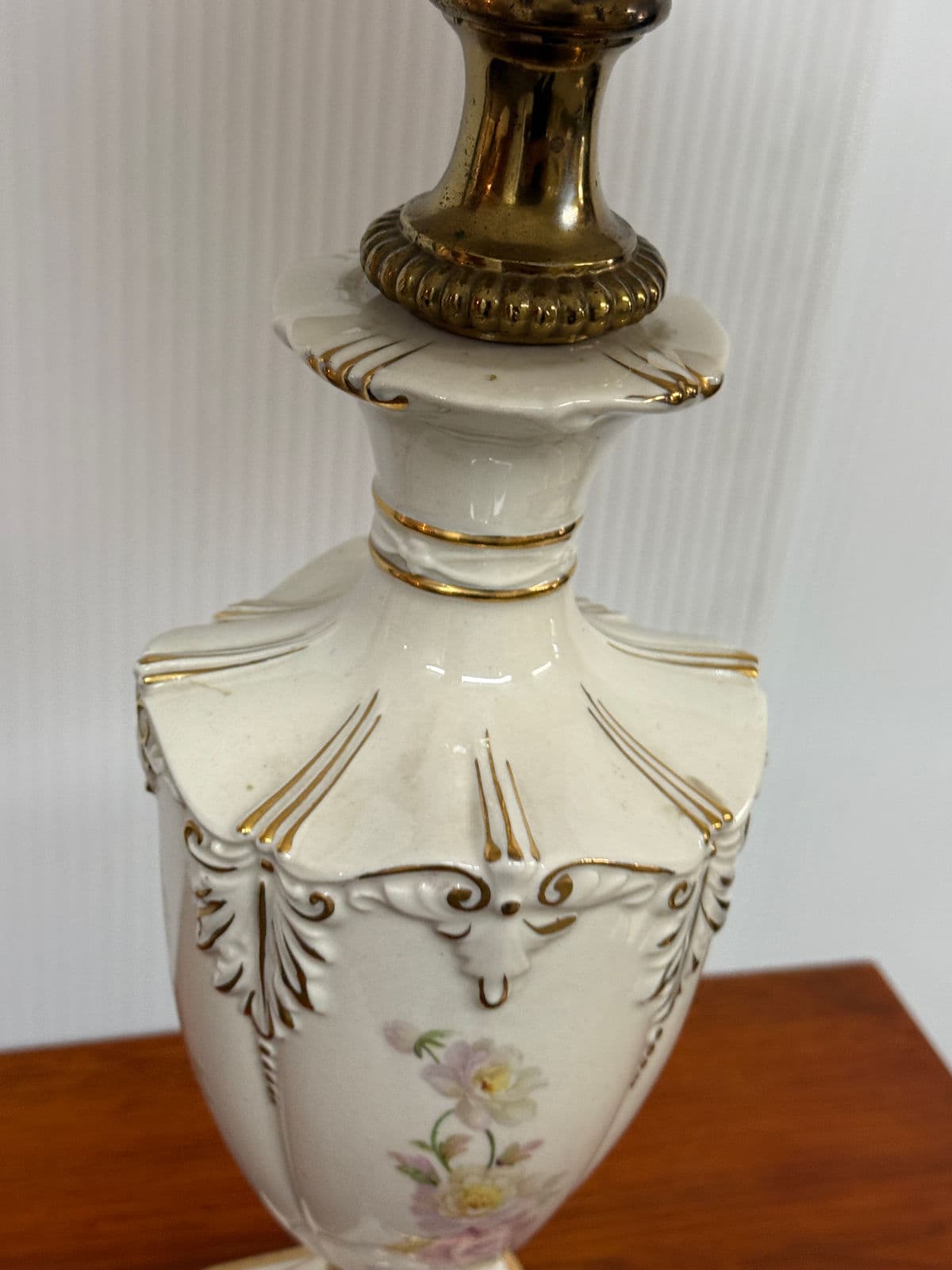 Vintage Chelsea House Jardiniere Porcelain Table Lamp - Thumbnail 3
