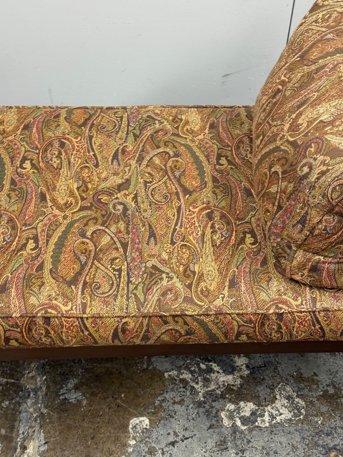 Pearson Furniture Paisley Printed Bench + Lumbar Pillows - Thumbnail 9