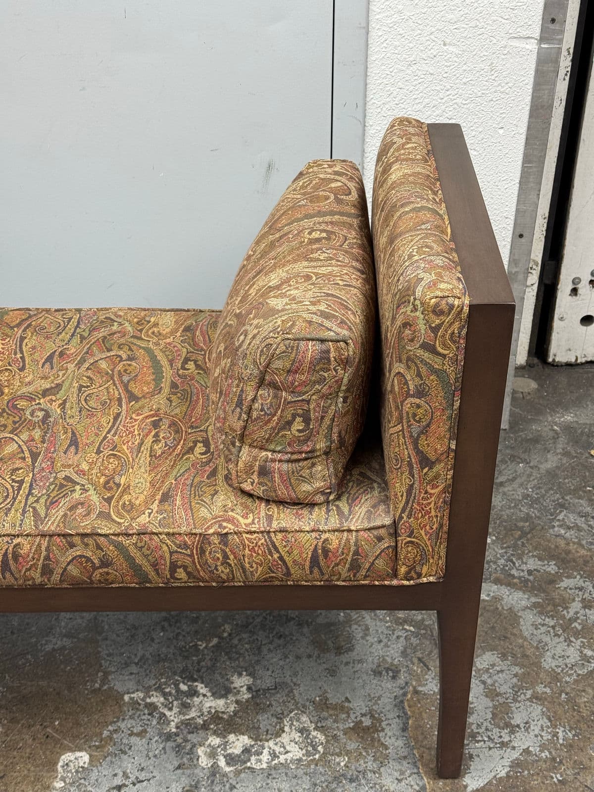 Pearson Furniture Paisley Printed Bench + Lumbar Pillows - Thumbnail 4