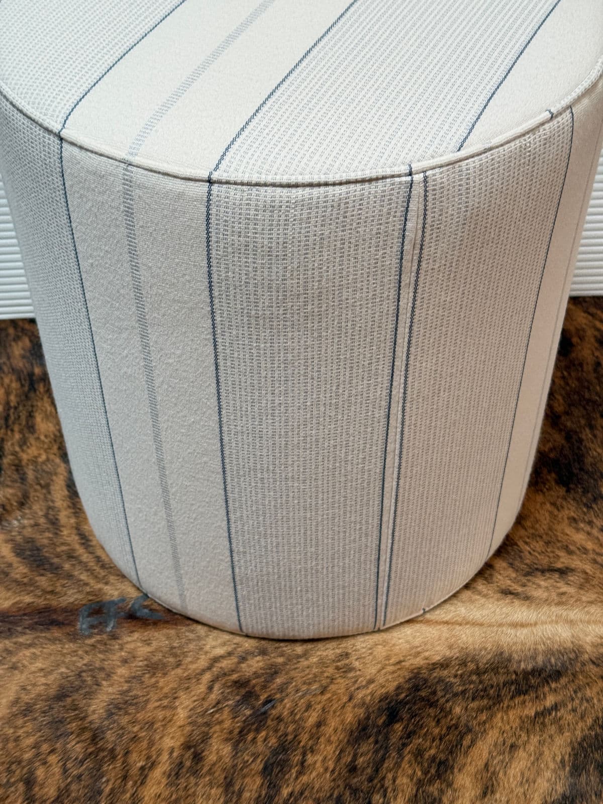 Lee Industries Sunbrella Drum Ottoman - Thumbnail 12