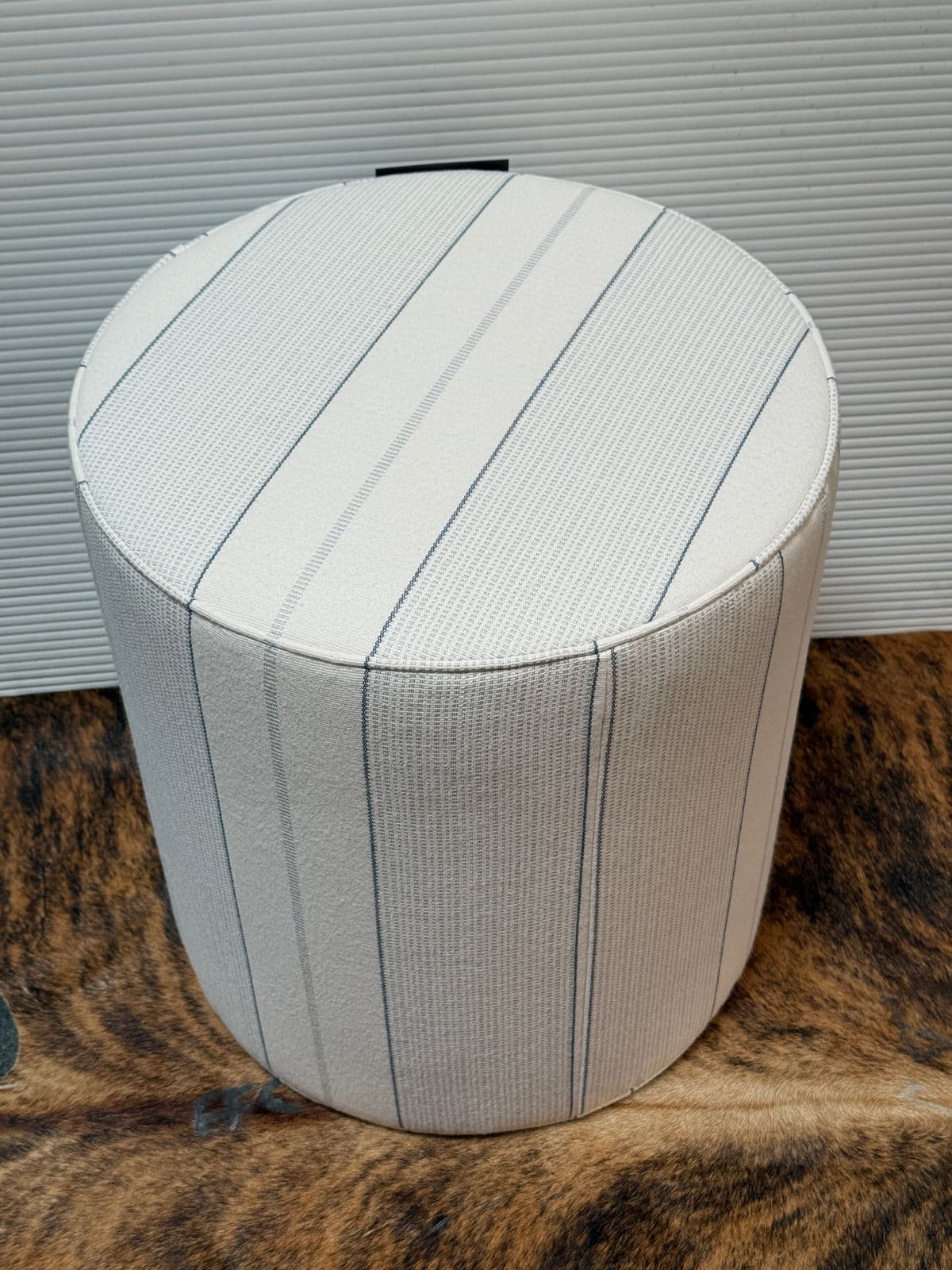 Lee Industries Sunbrella Drum Ottoman - Thumbnail 8