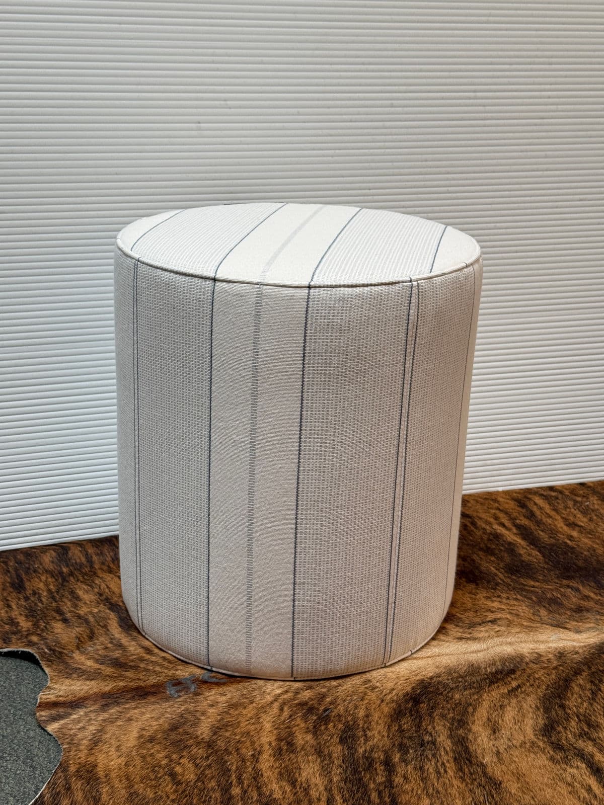 Lee Industries Sunbrella Drum Ottoman - Thumbnail 3