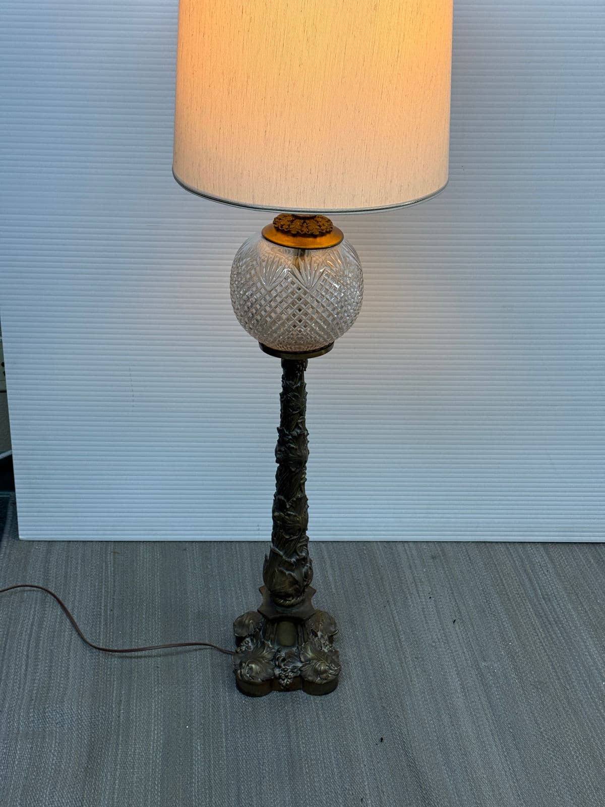 Tall Vintage Art Nouveau Cut Glass Orb Table Lamp - Thumbnail 8