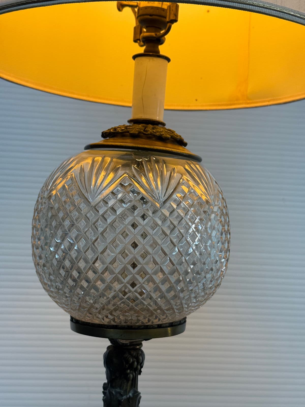 Tall Vintage Art Nouveau Cut Glass Orb Table Lamp - Thumbnail 10