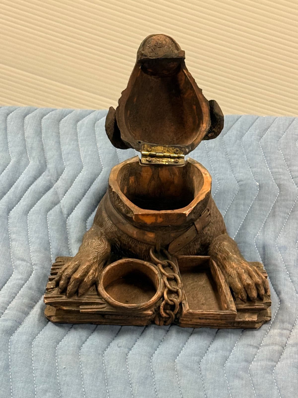 Circa 1860 Walnut Black Forest Dog Tobacco Box - Thumbnail 8