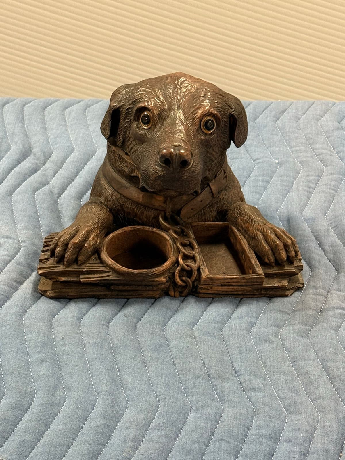 Circa 1860 Walnut Black Forest Dog Tobacco Box - Thumbnail 3