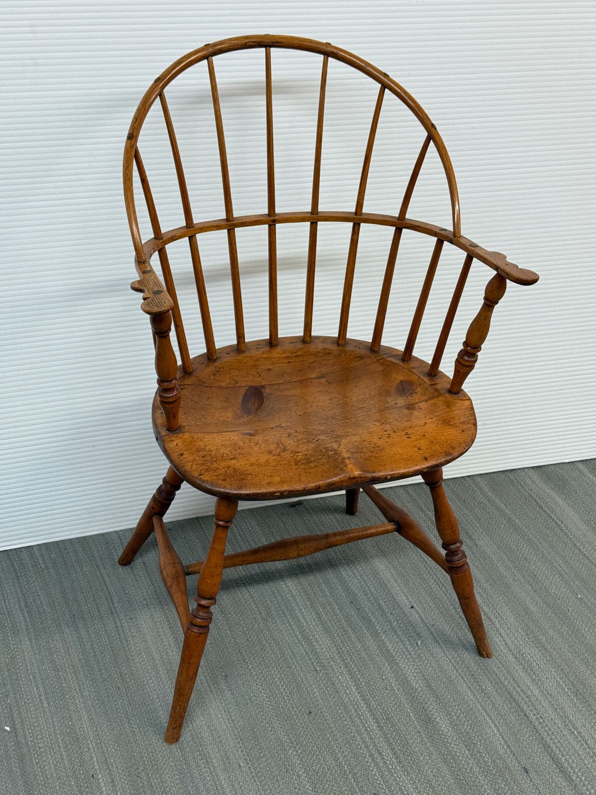 Circa 1785 Sack-Back Windsor Knuckle Armchair - Thumbnail 4