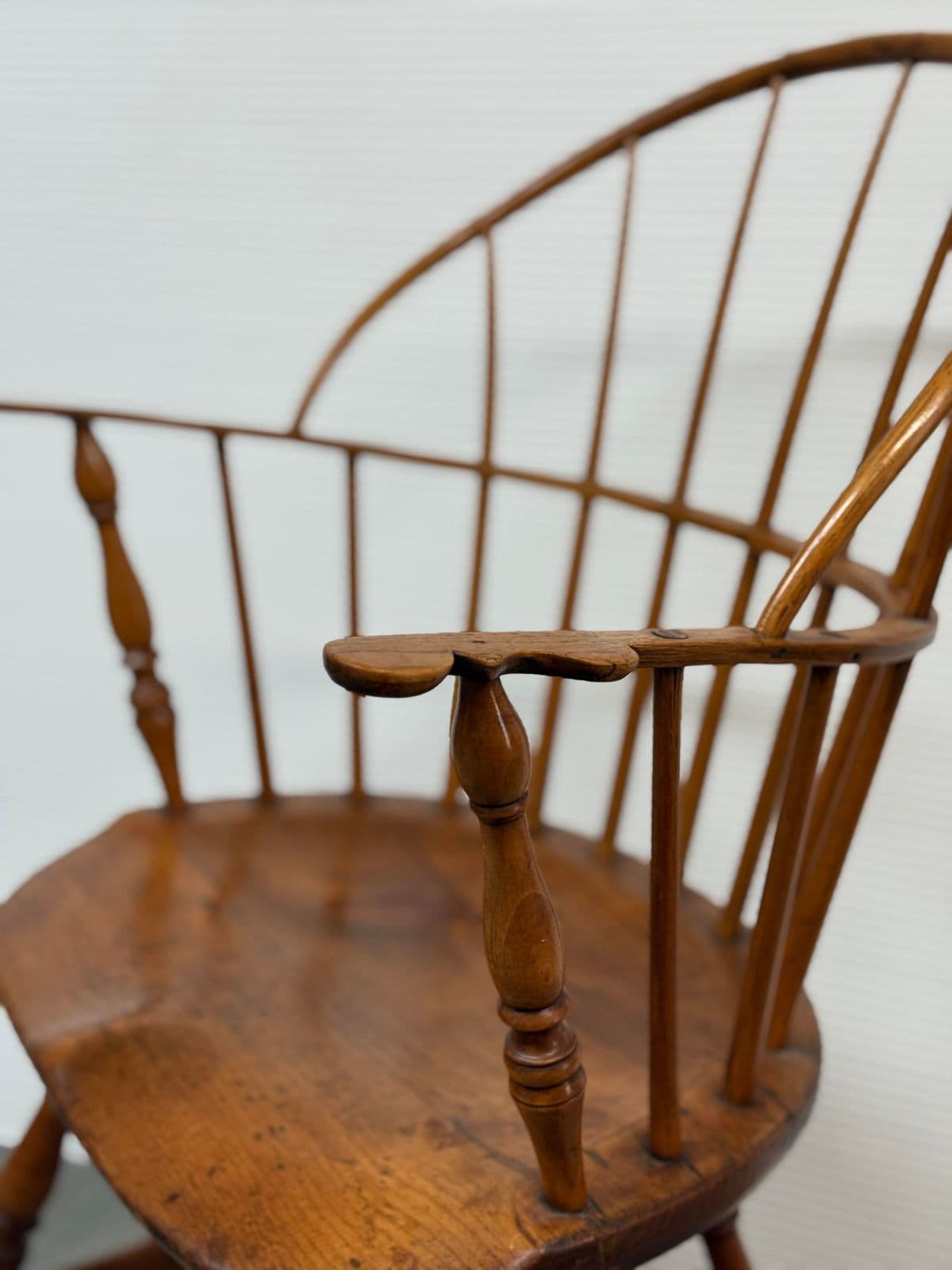 Circa 1785 Sack-Back Windsor Knuckle Armchair - Thumbnail 12