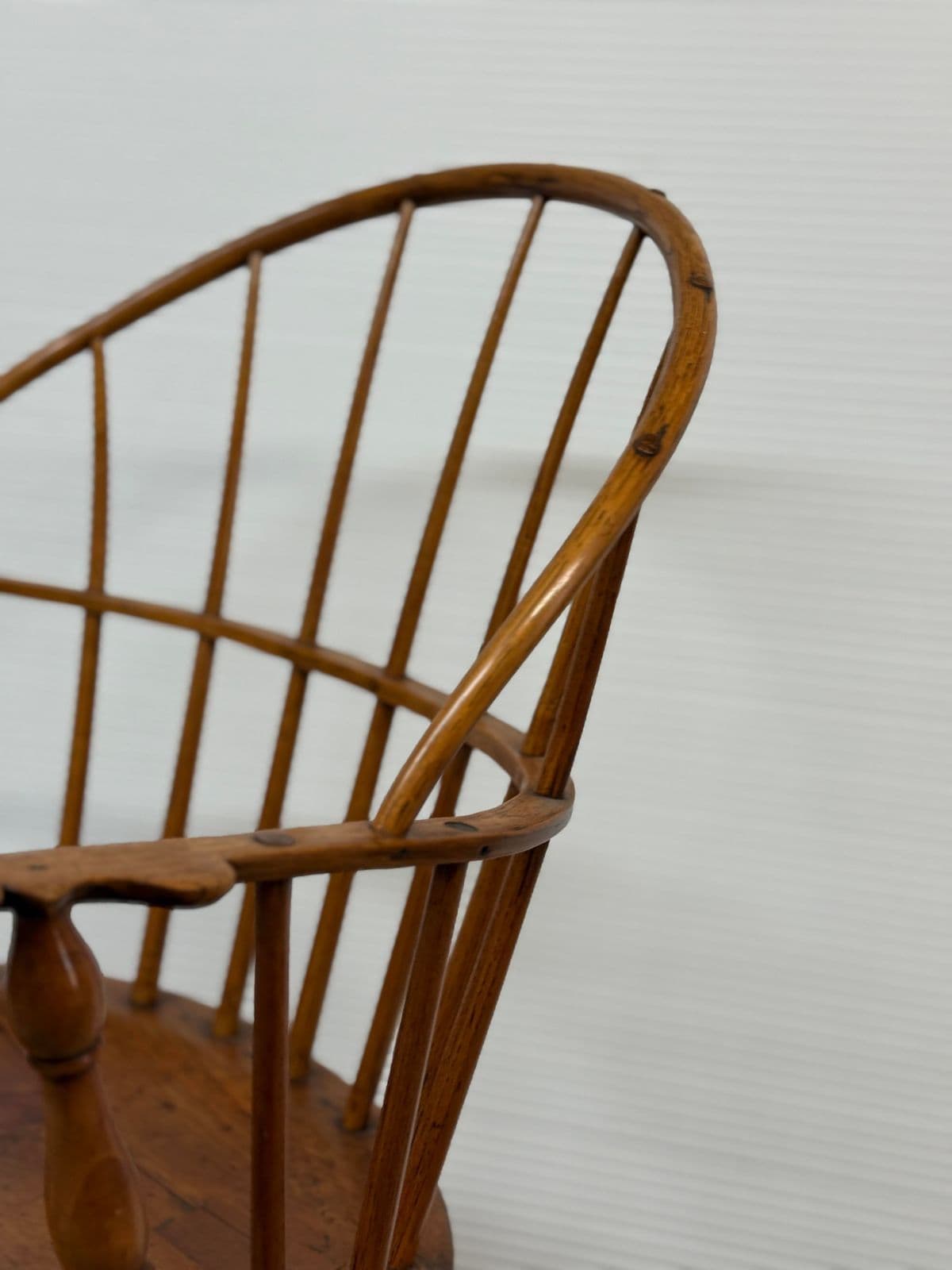 Circa 1785 Sack-Back Windsor Knuckle Armchair - Thumbnail 11