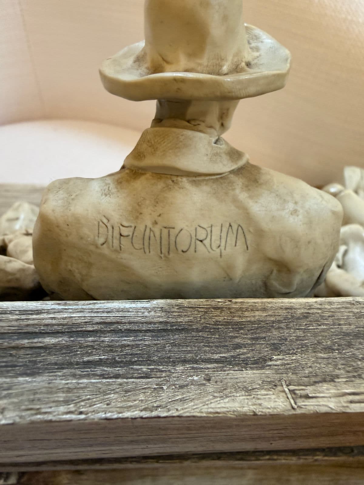 Circa 1990's Betty Difuntorum "The Waiting" Resin Sculpture - Thumbnail 5