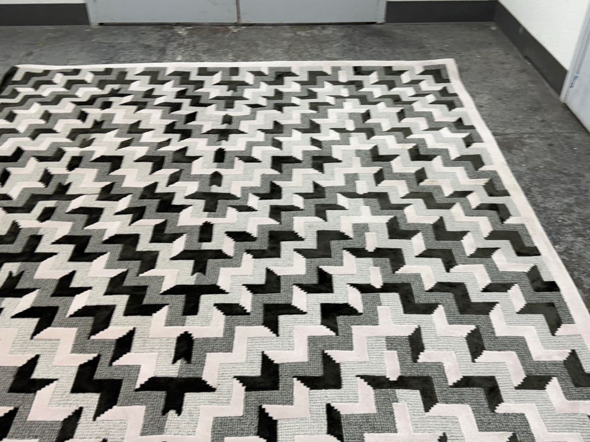 8ft X 10ft Tai Ping Omission 1 Wool and Silk Area Rug - Thumbnail 10