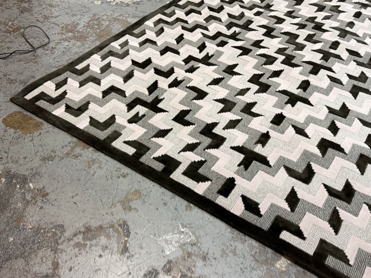 8ft X 10ft Tai Ping Omission 1 Wool and Silk Area Rug - Thumbnail 12