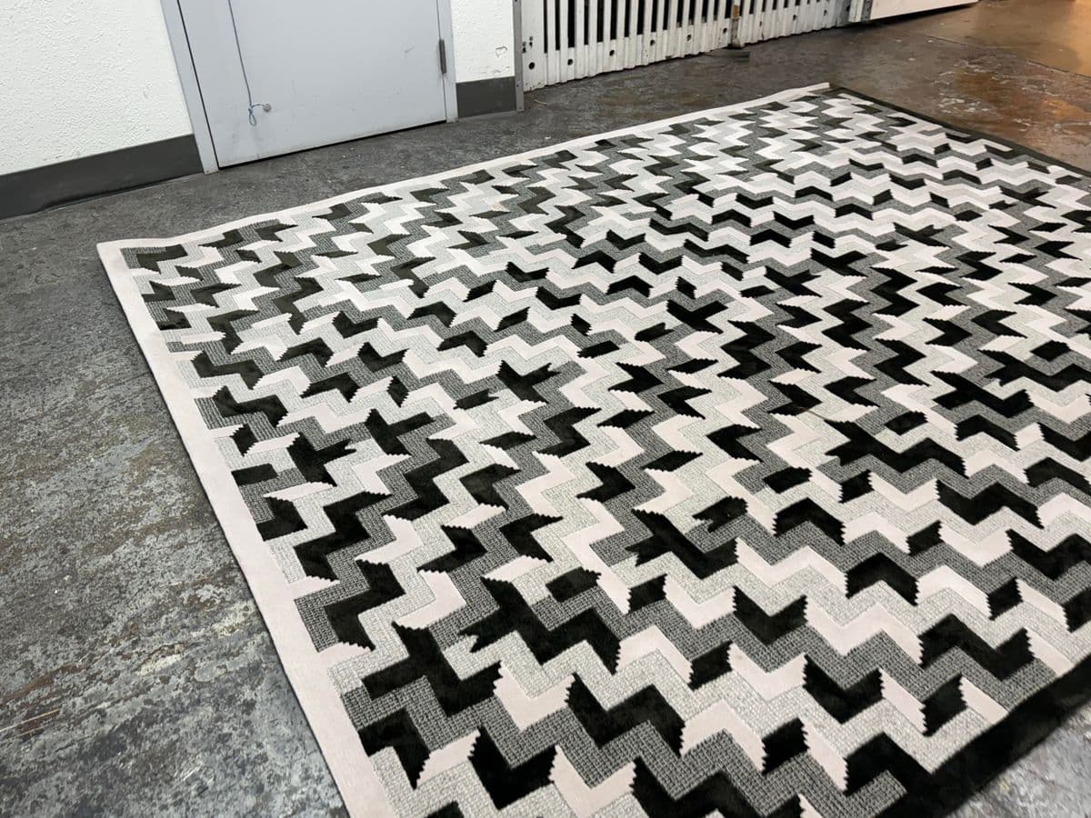 8ft X 10ft Tai Ping Omission 1 Wool and Silk Area Rug - Thumbnail 7