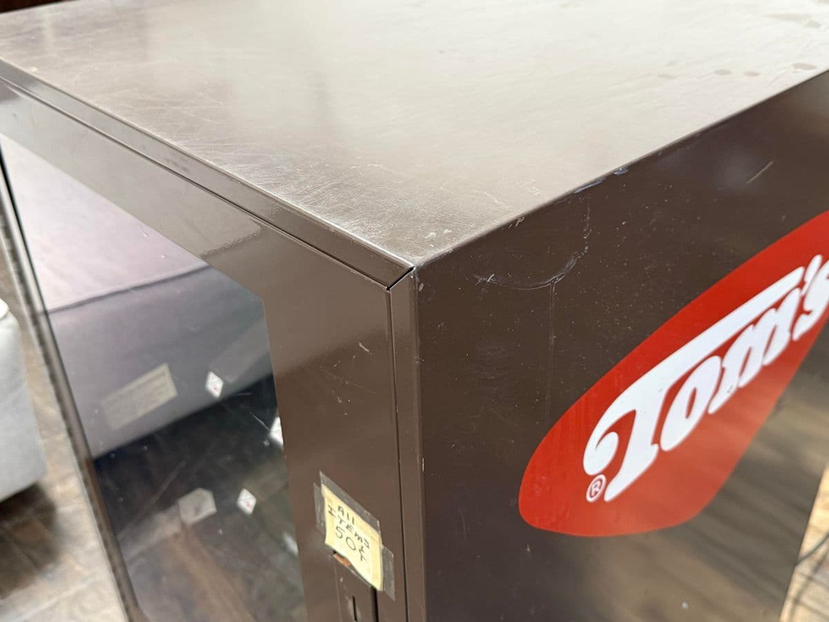 Tom's Table Top Vending Machine - Thumbnail 3