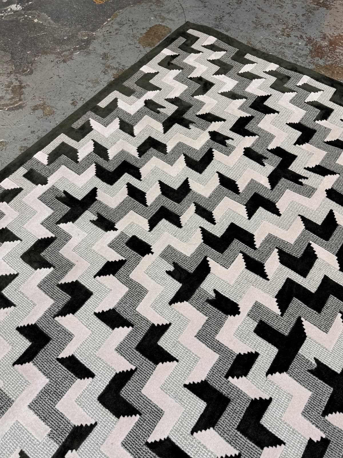 8ft X 10ft Tai Ping Omission 1 Wool and Silk Area Rug - Thumbnail 5