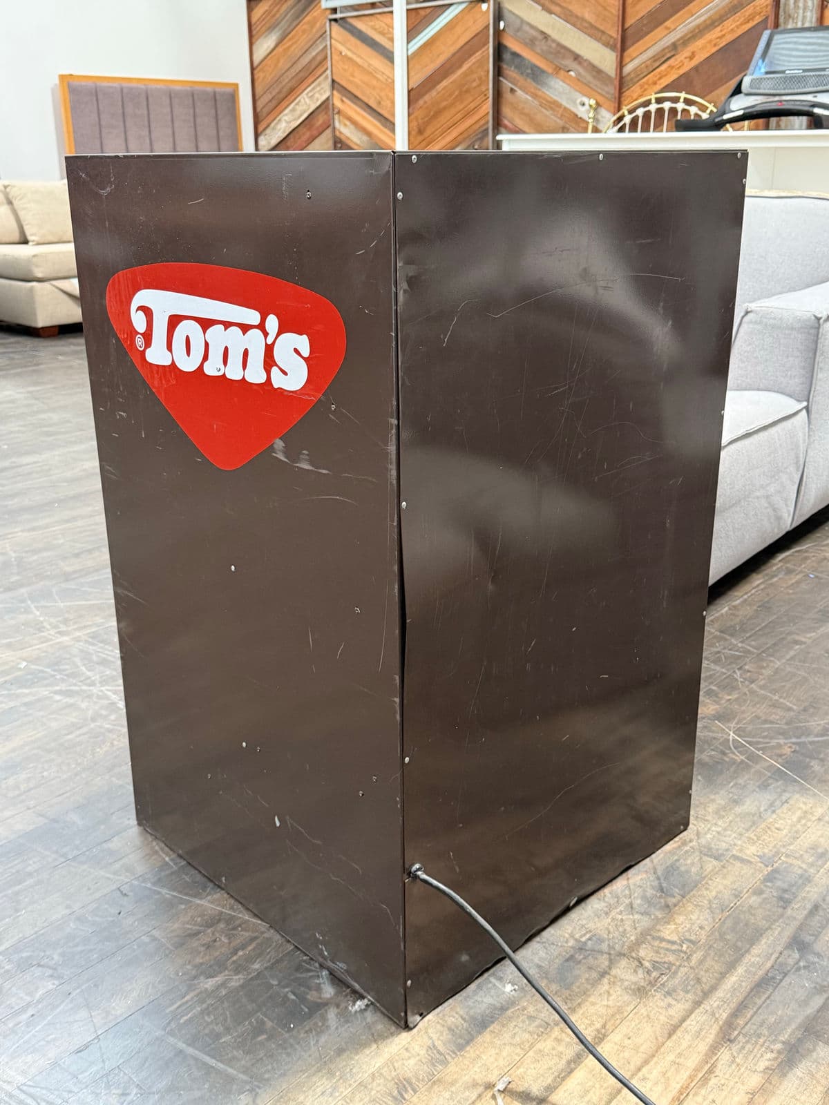 Tom's Table Top Vending Machine - Thumbnail 12