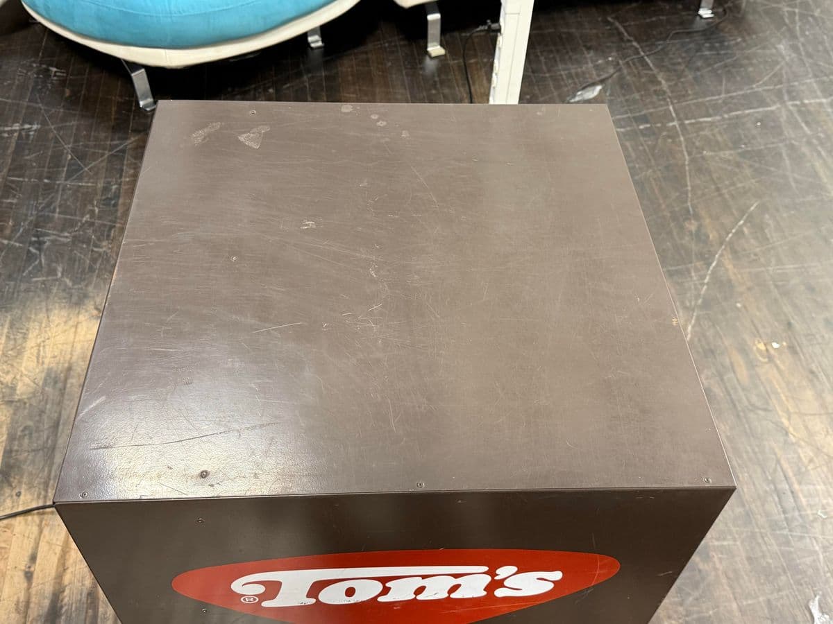 Tom's Table Top Vending Machine - Thumbnail 7