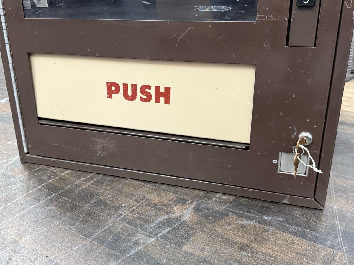 Tom's Table Top Vending Machine - Thumbnail 8