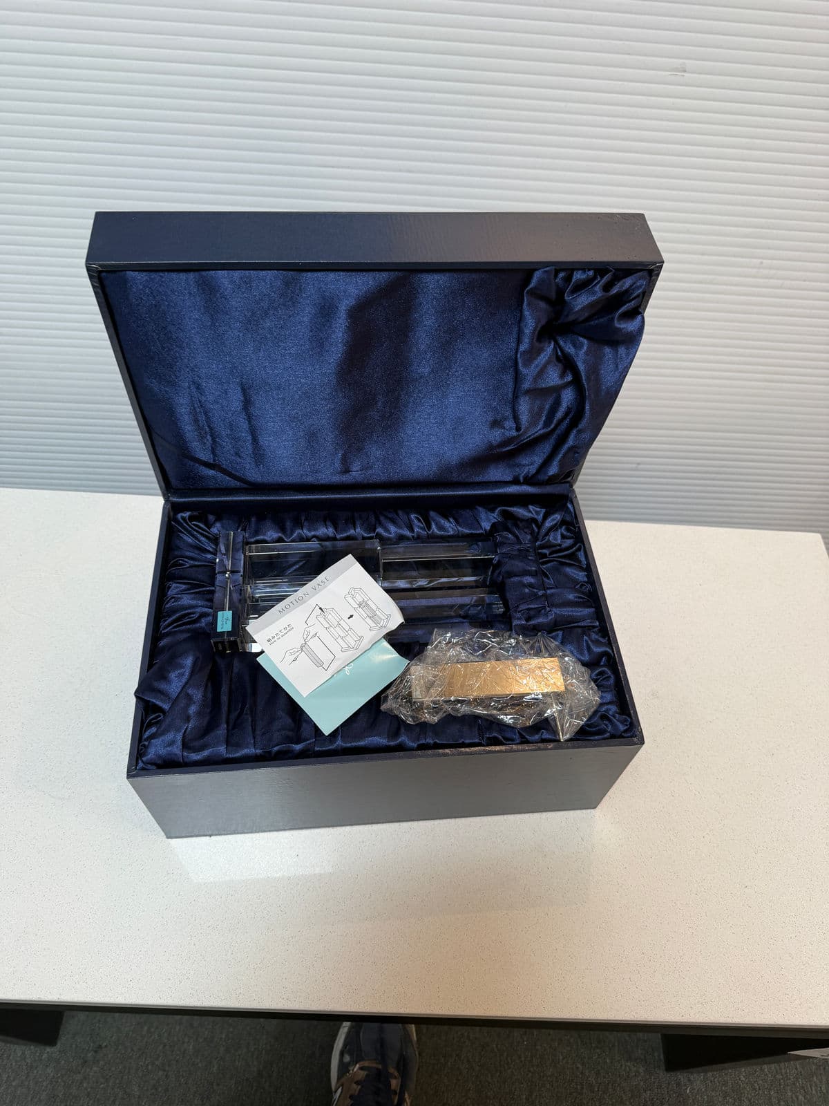 Hoya Crystal Motion Vase - Thumbnail 13