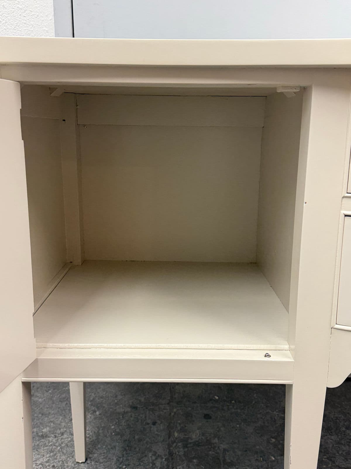 Vintage Drexel Off-White Credenza - Thumbnail 10