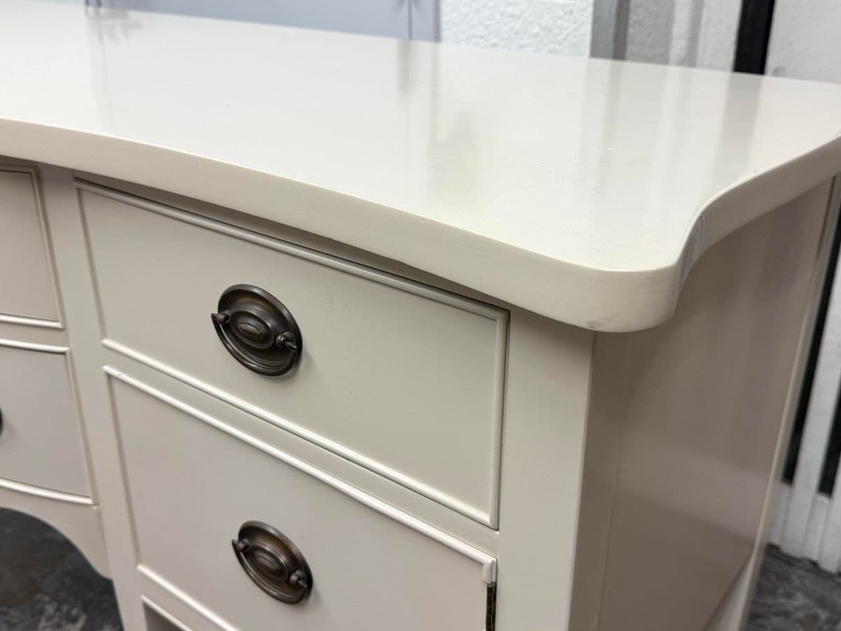 Vintage Drexel Off-White Credenza - Thumbnail 9