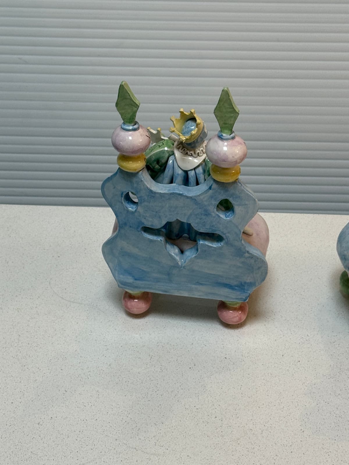 Gump's Limited Edition Majolica King + Queen, Pair - Thumbnail 12