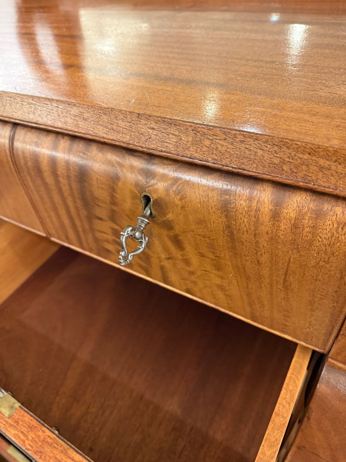 Antique Claw Foot Dresser + Mirror - Thumbnail 9