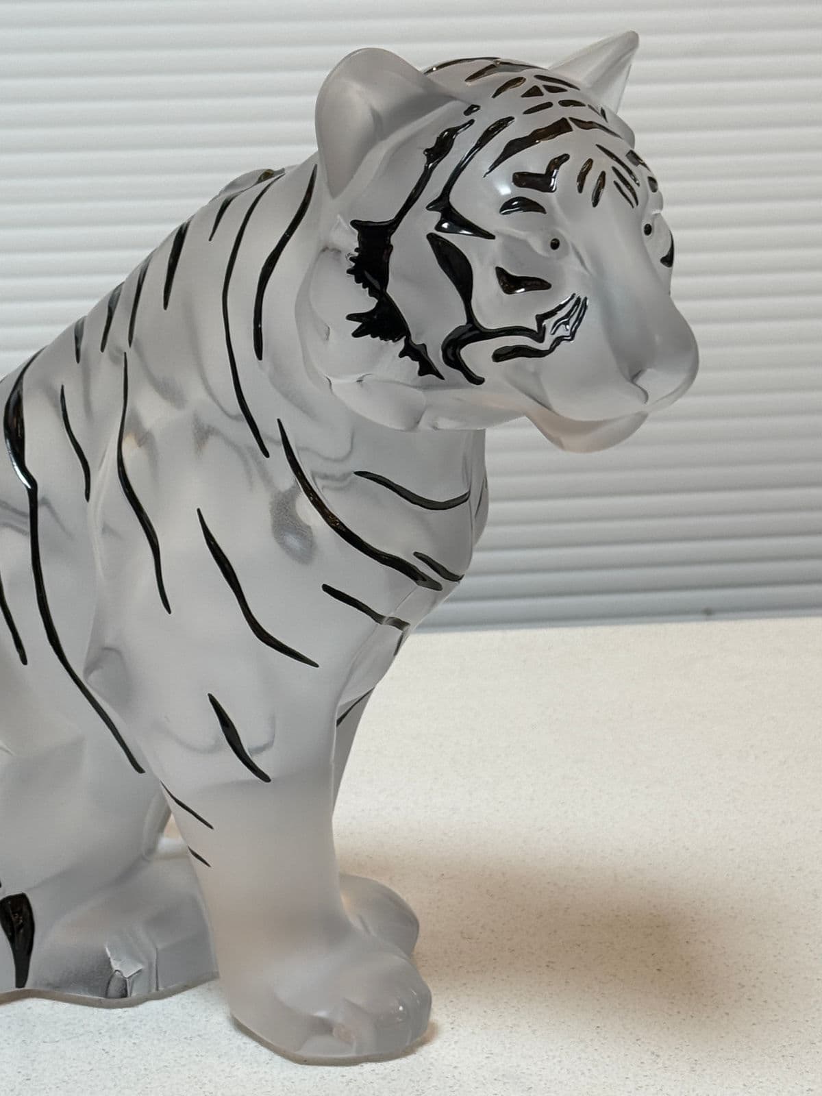 Lalique Large Crystal Sitting Tiger - Thumbnail 4