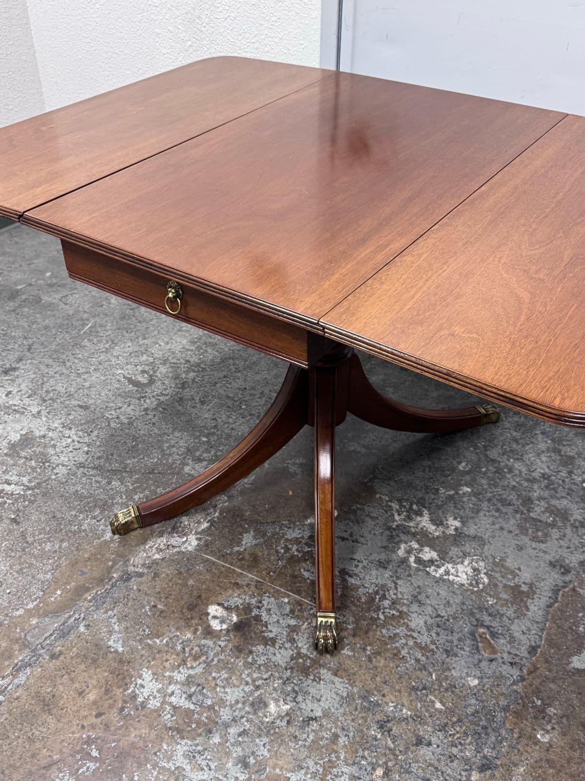 Mid 20th Century Mahogany Drop Leaf Pedestal Table With Claw Brass Feet - Thumbnail 13