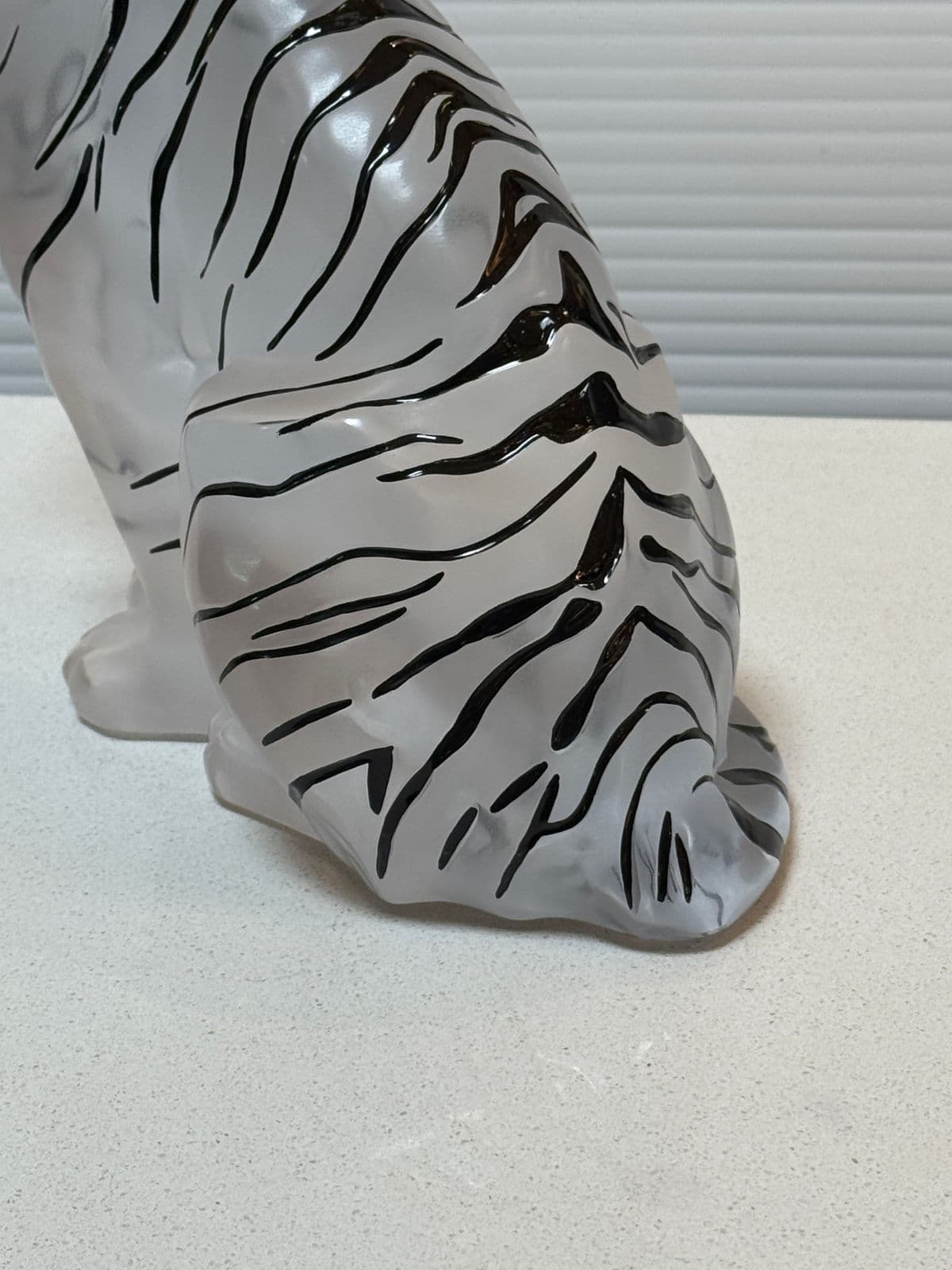 Lalique Large Crystal Sitting Tiger - Thumbnail 9