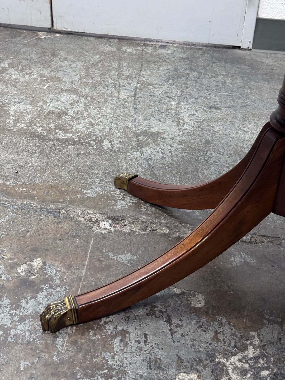 Mid 20th Century Mahogany Drop Leaf Pedestal Table With Claw Brass Feet - Thumbnail 6