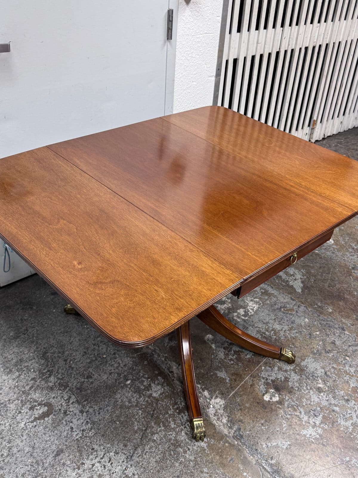 Mid 20th Century Mahogany Drop Leaf Pedestal Table With Claw Brass Feet - Thumbnail 9