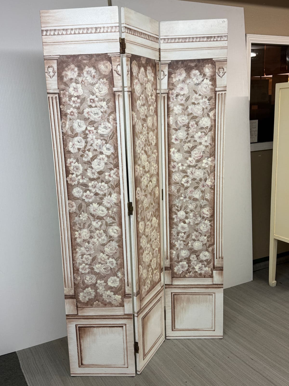 Victorian Chic Three Panel Wall Divider - Thumbnail 4