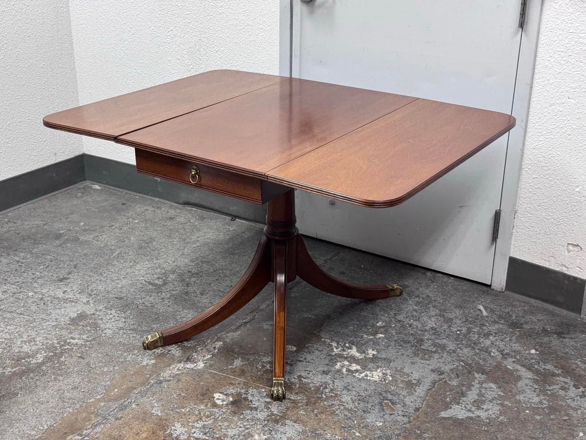 Mid 20th Century Mahogany Drop Leaf Pedestal Table With Claw Brass Feet - Thumbnail 4