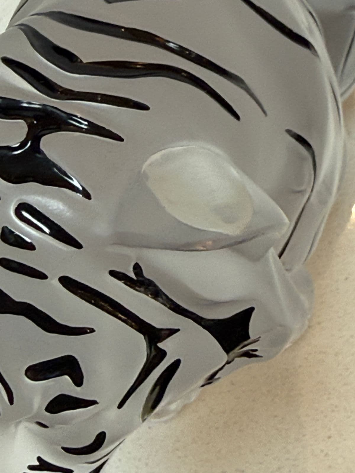 Lalique Large Crystal Sitting Tiger - Thumbnail 10