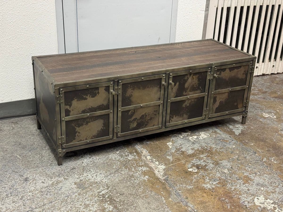 Combine9 Industrial Media Console - Thumbnail 3