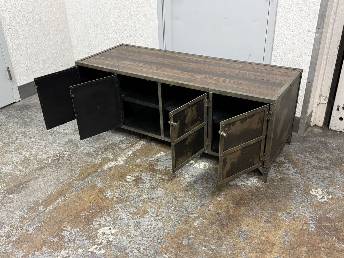 Combine9 Industrial Media Console - Thumbnail 13