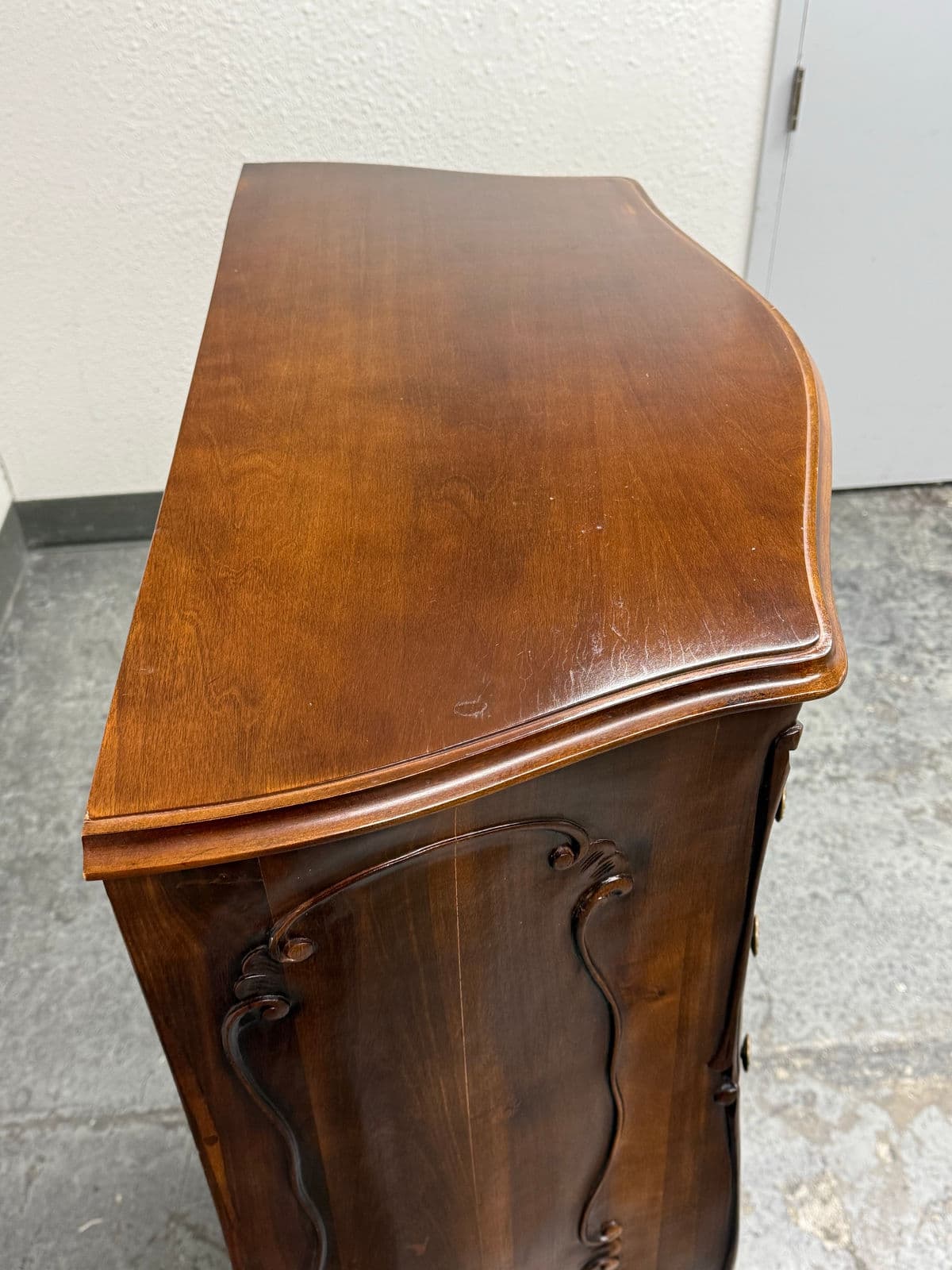 French Louis XV Serpentine Chest of Drawers - Thumbnail 8