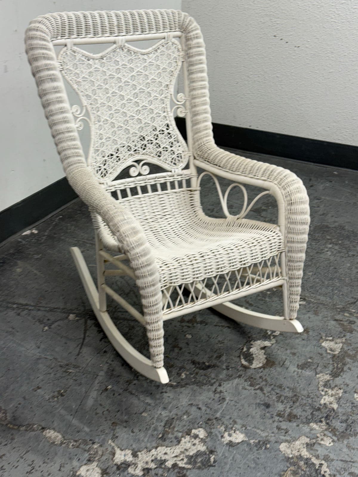 Victorian Style Wicker Rocking Chair, White - Thumbnail 5
