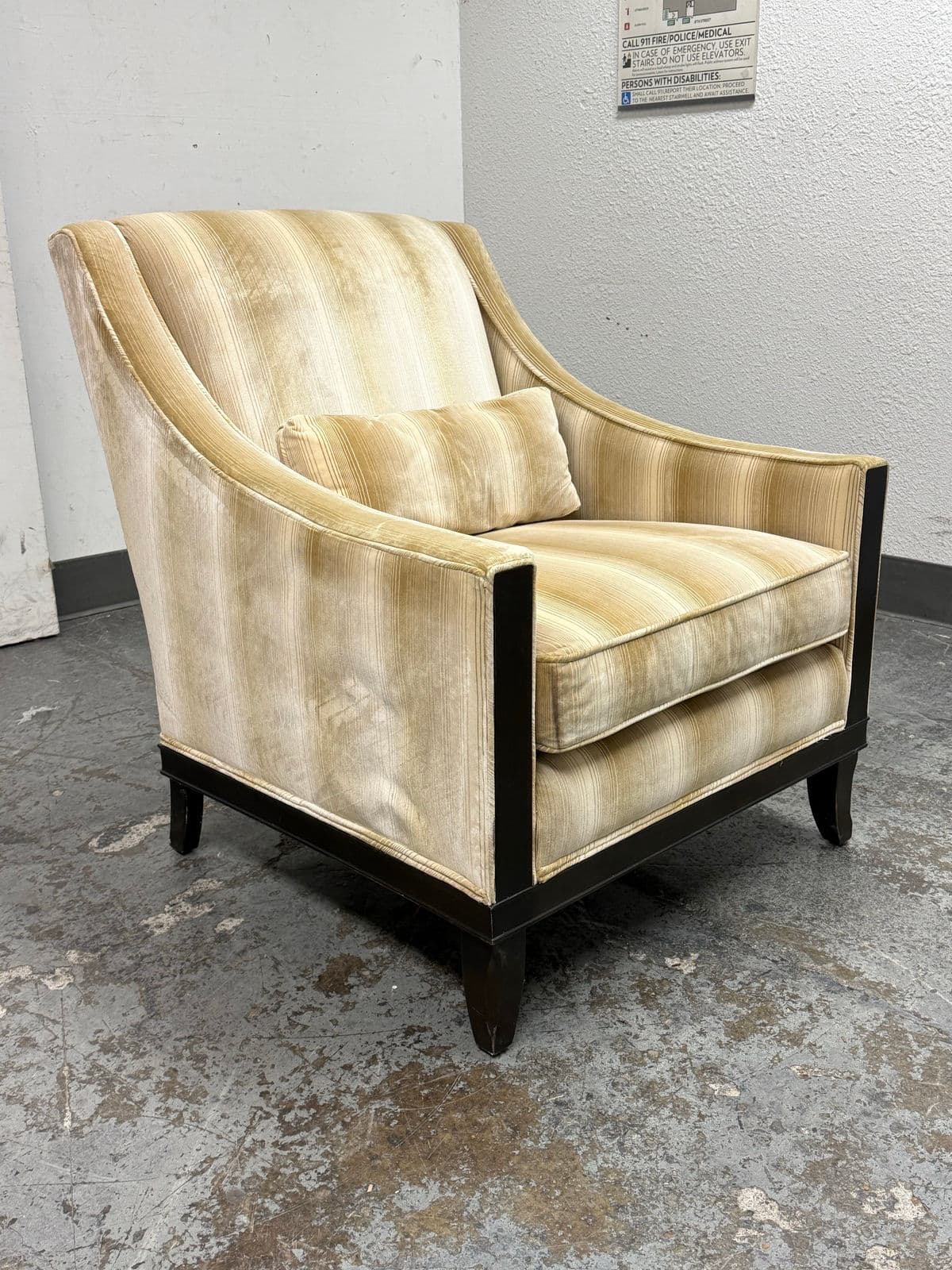Kravet Montauk Bespoke Lounge Chair - Thumbnail 4