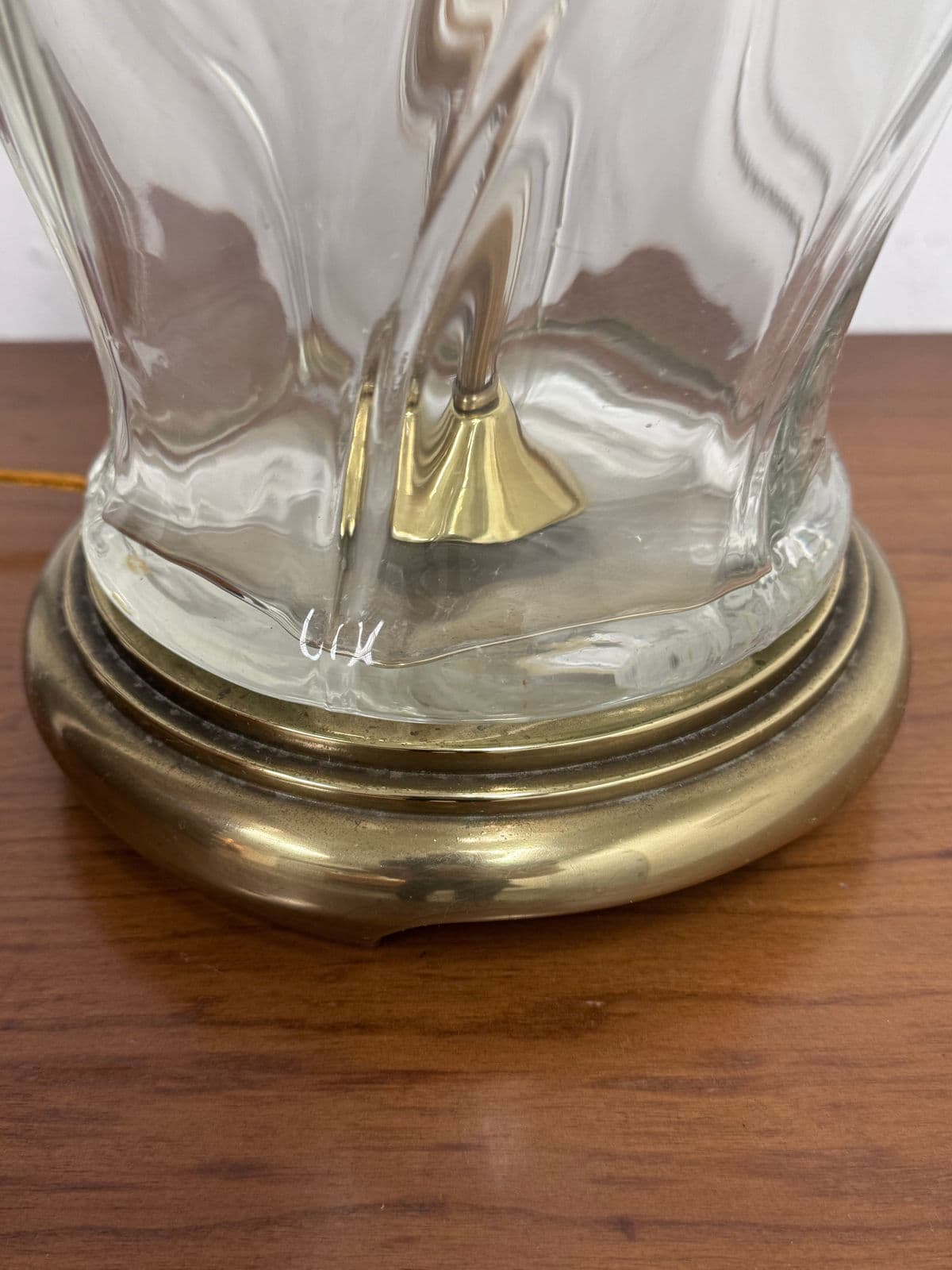 Vintage Etched Glass Table Lamp With Brass Hardware and Base - Thumbnail 8