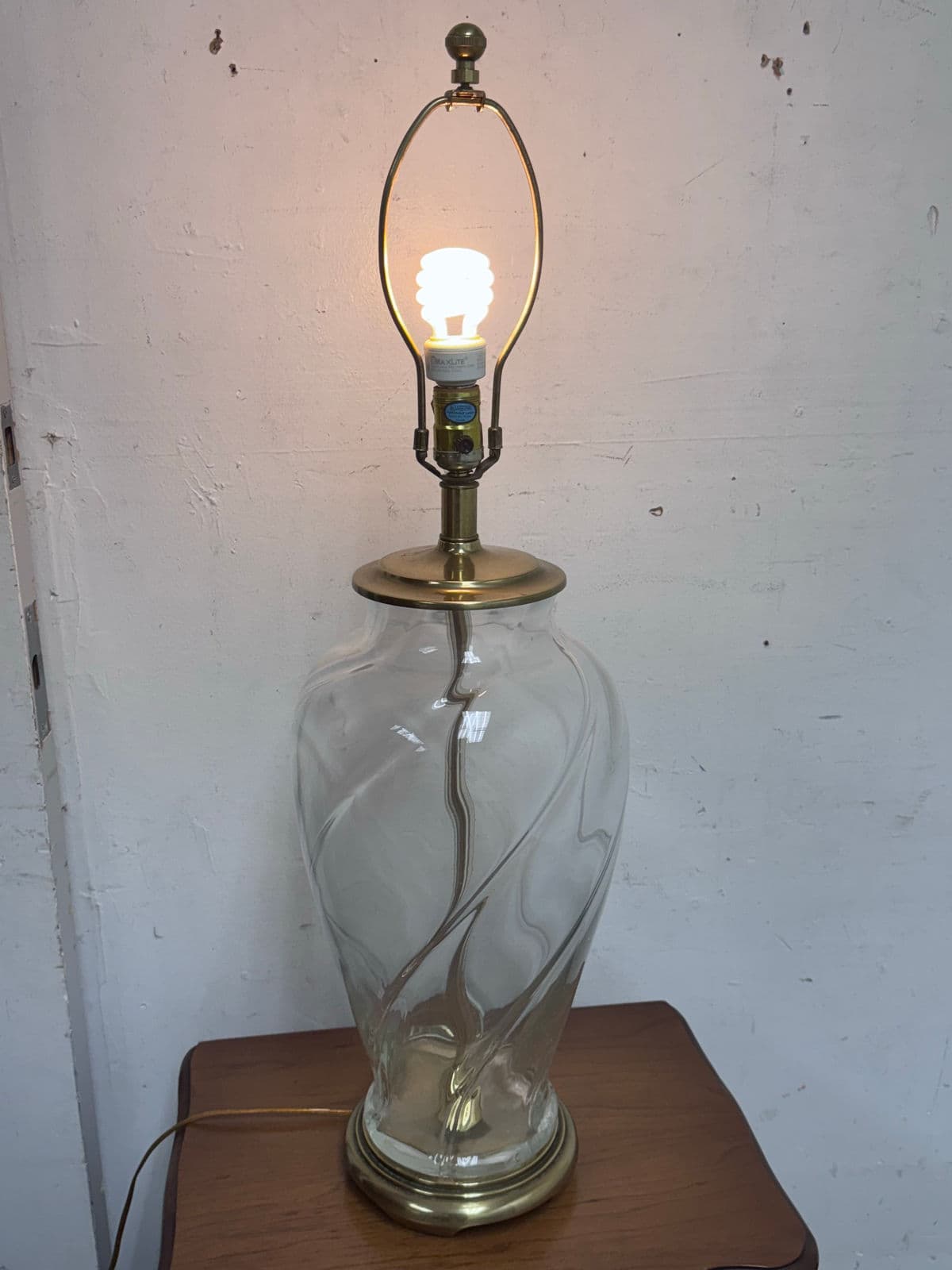 Vintage Etched Glass Table Lamp With Brass Hardware and Base - Thumbnail 3