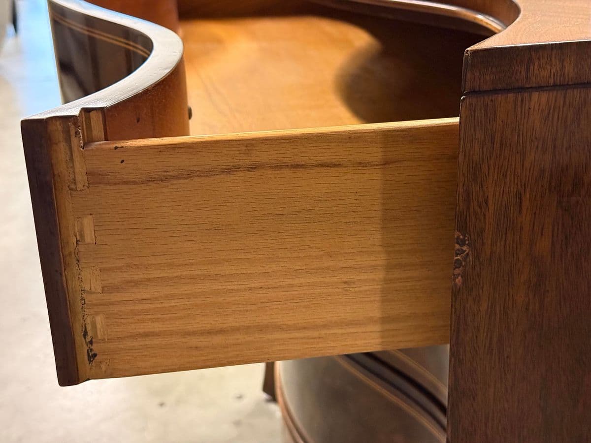 Century Reproductions Sutton Collection Leeds Chest of Drawers, Late 20th Century - Thumbnail 9