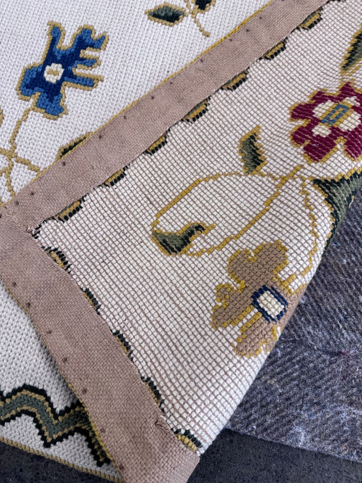 7ft 5in X 10ft Needlepoint Floral Area Rug - Thumbnail 6