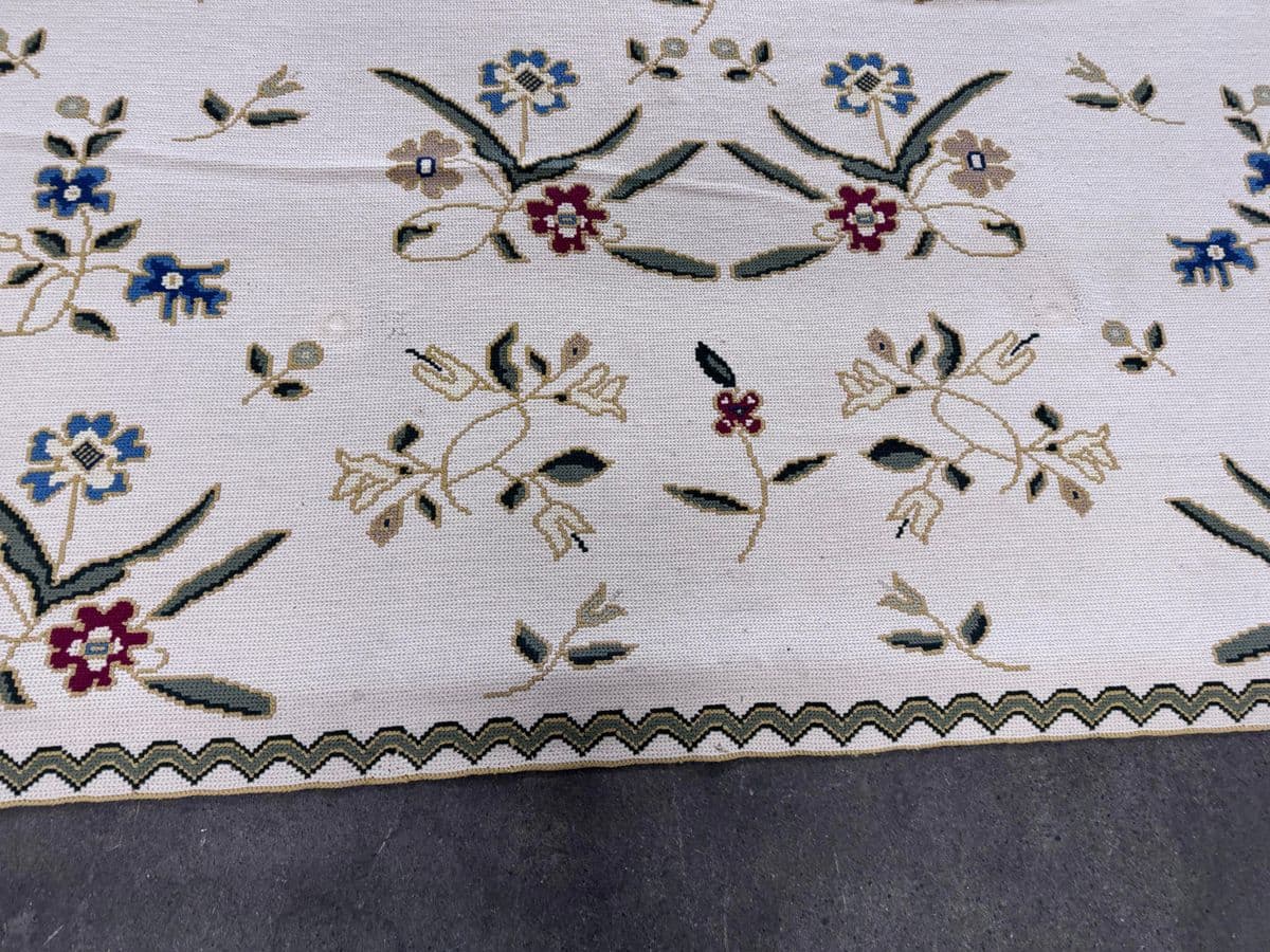 7ft 5in X 10ft Needlepoint Floral Area Rug - Thumbnail 9