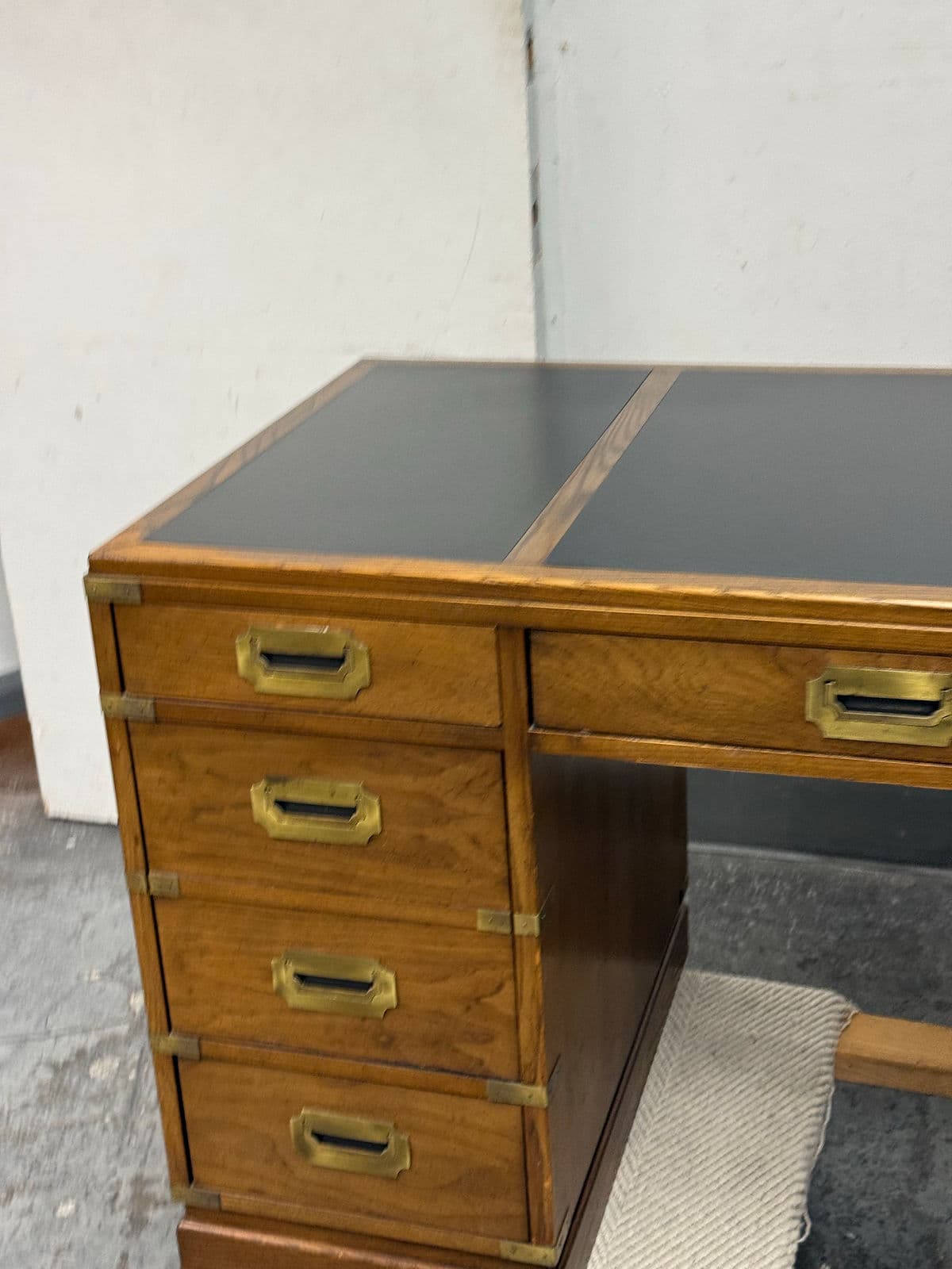 Circa 1970's Sligh Furniture Campaign Desk - Thumbnail 10