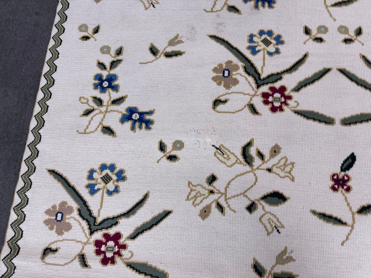 7ft 5in X 10ft Needlepoint Floral Area Rug - Thumbnail 8