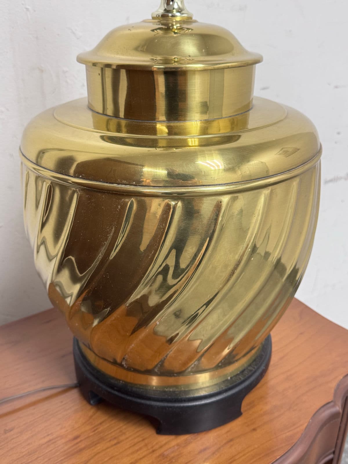 Vintage Polished Brass Swirl Urn Table Lamp - Thumbnail 12